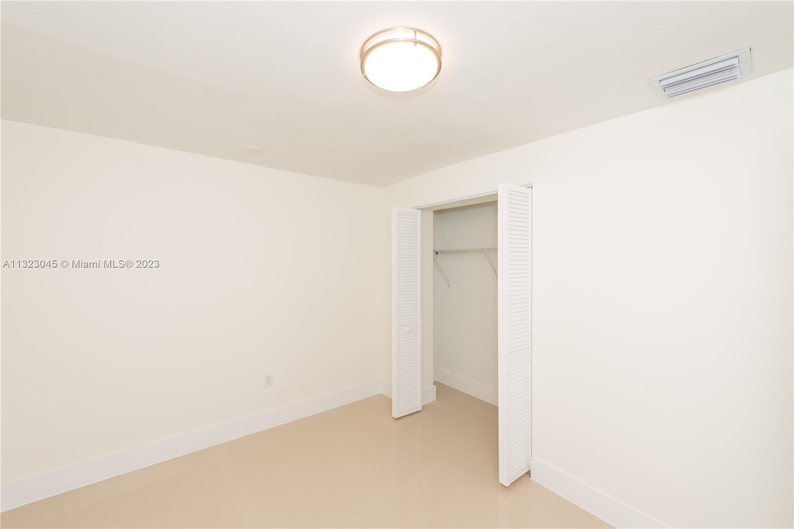 See details / 1199 sq. ft. $ 2023-01-05 0 Photo