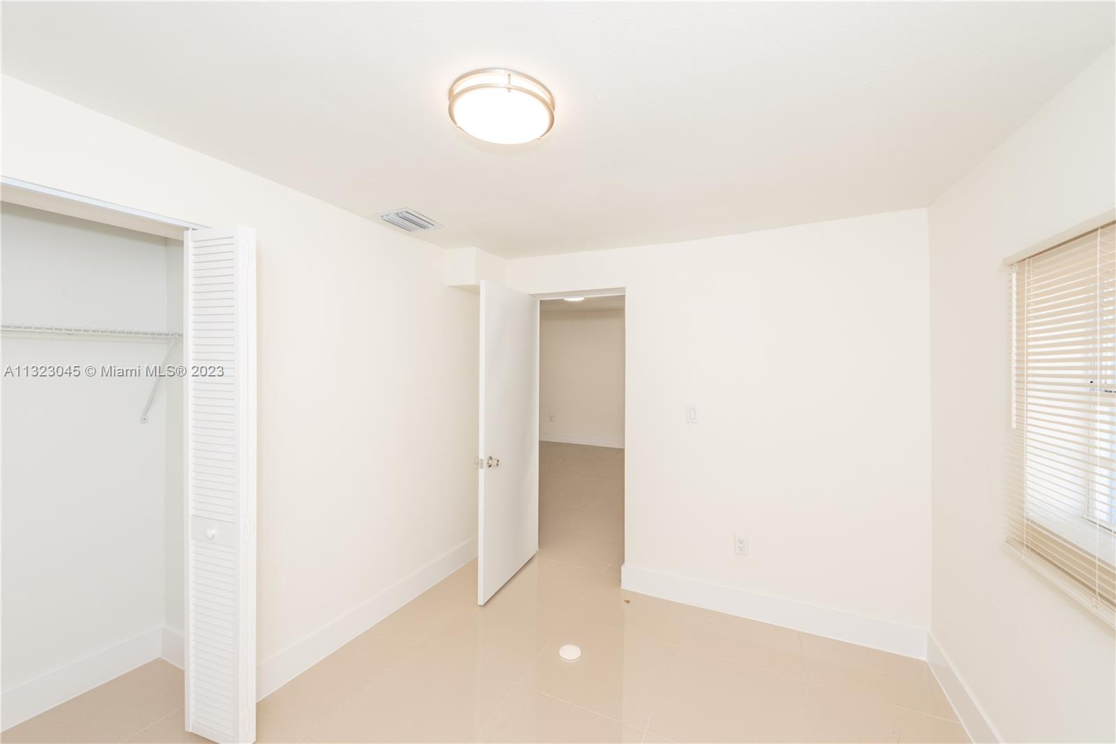 See details / 1199 sq. ft. $ 2023-01-05 0 Photo