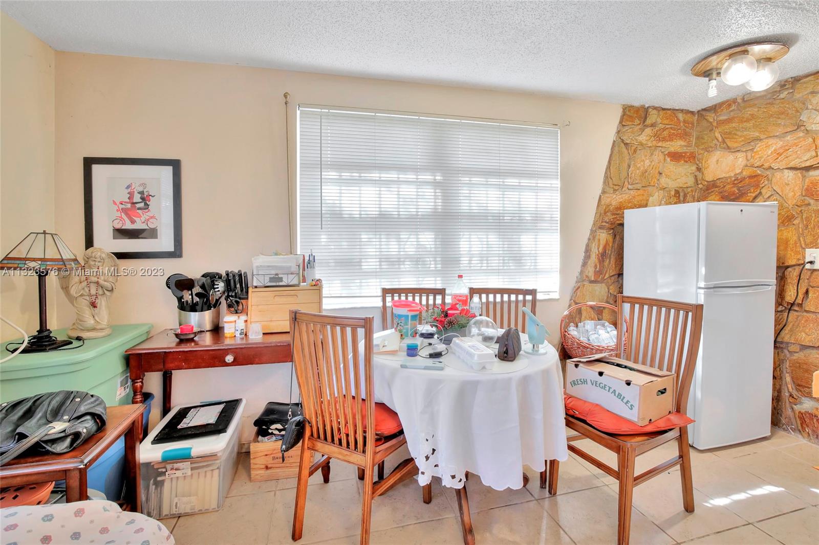 See details / 2355 sq. ft. $ 2023-01-06 0 Photo
