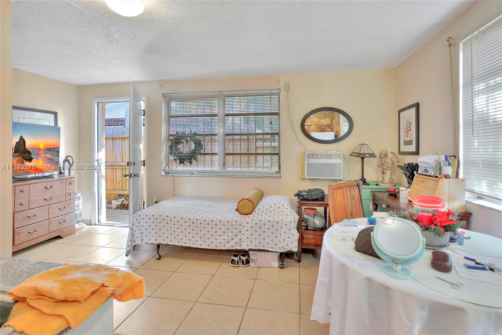 See details / 2355 sq. ft. $ 2023-01-06 0 Photo