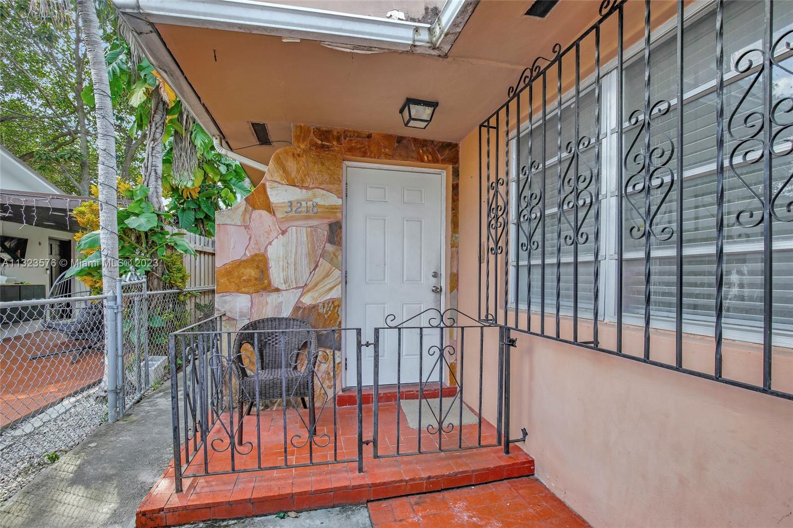 See details / 2355 sq. ft. $ 2023-01-06 0 Photo