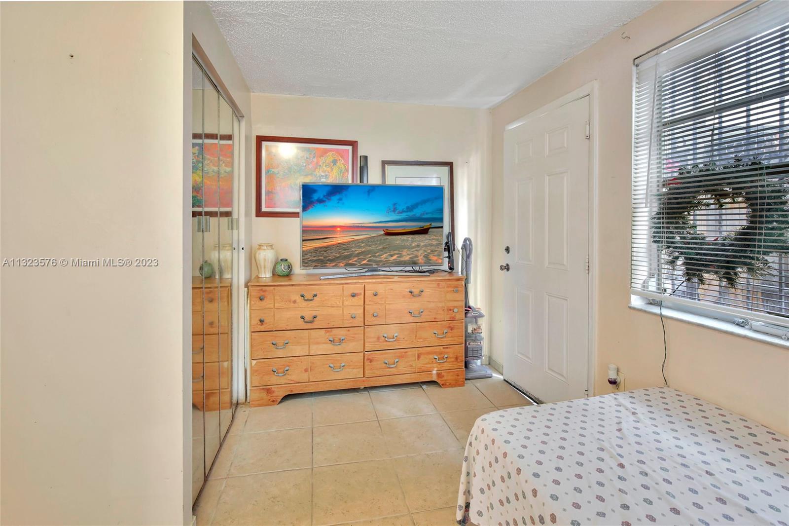 See details / 2355 sq. ft. $ 2023-01-06 0 Photo