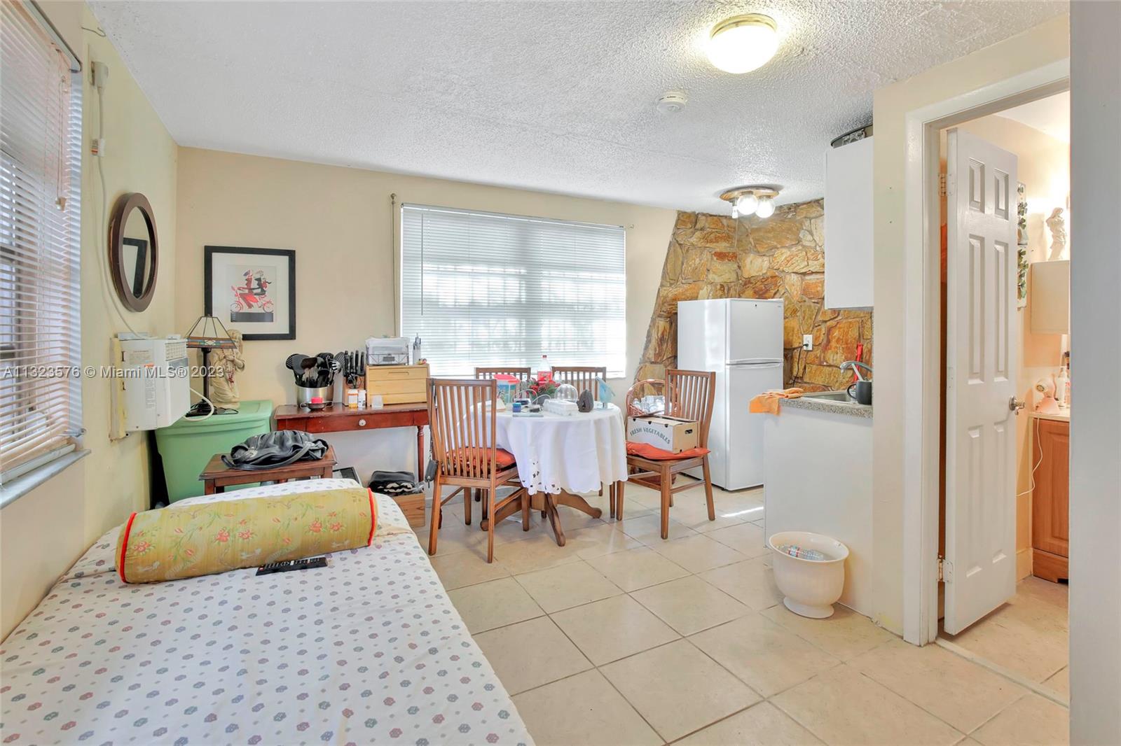 See details / 2355 sq. ft. $ 2023-01-06 0 Photo
