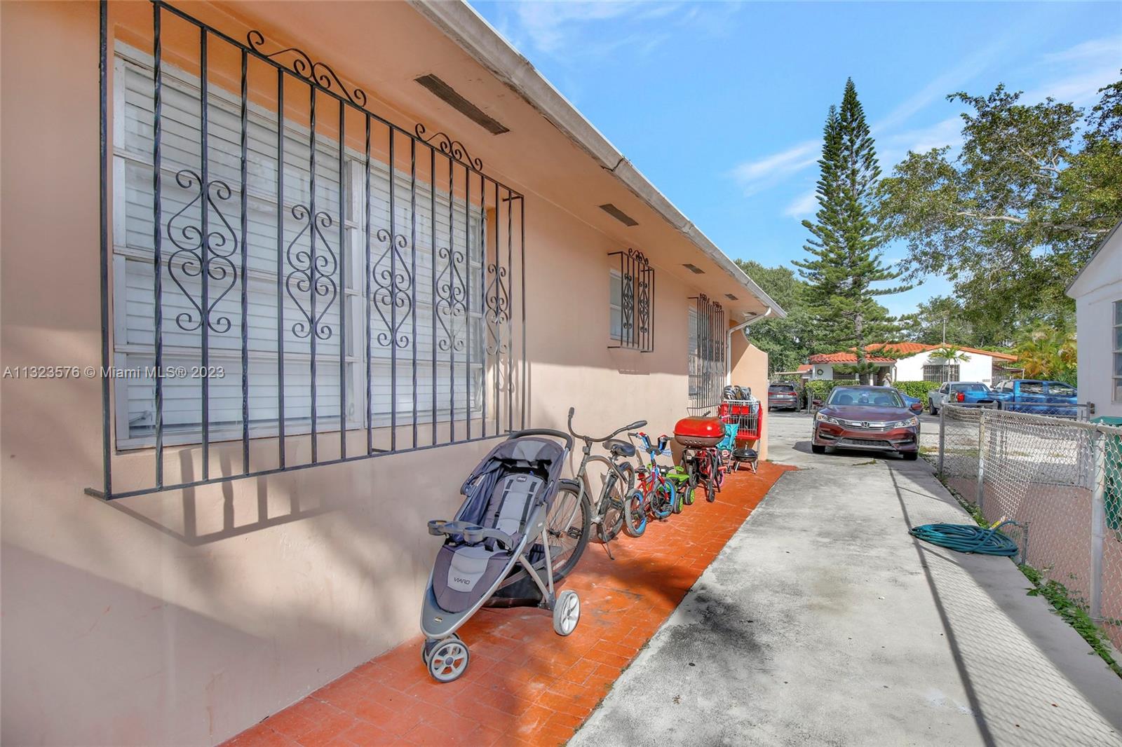 See details / 2355 sq. ft. $ 2023-01-06 0 Photo