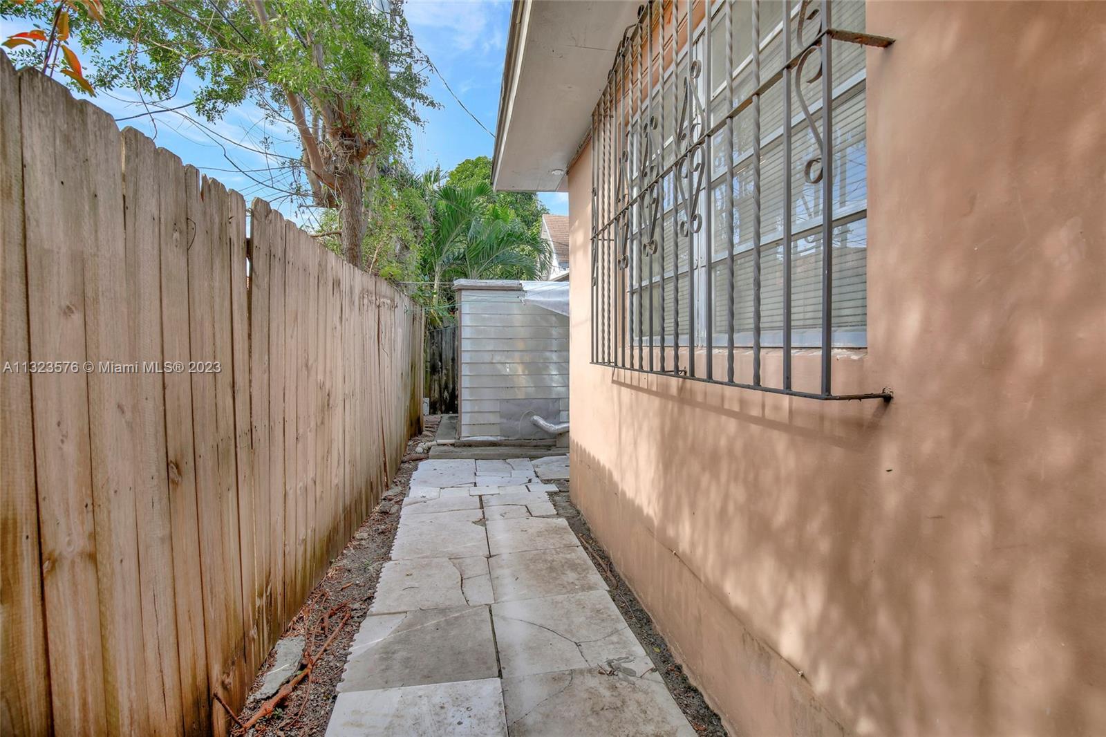 See details / 2355 sq. ft. $ 2023-01-06 0 Photo