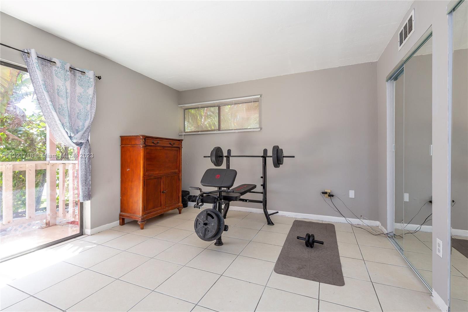See details / 3150 sq. ft. $ 2023-01-07 0 Photo