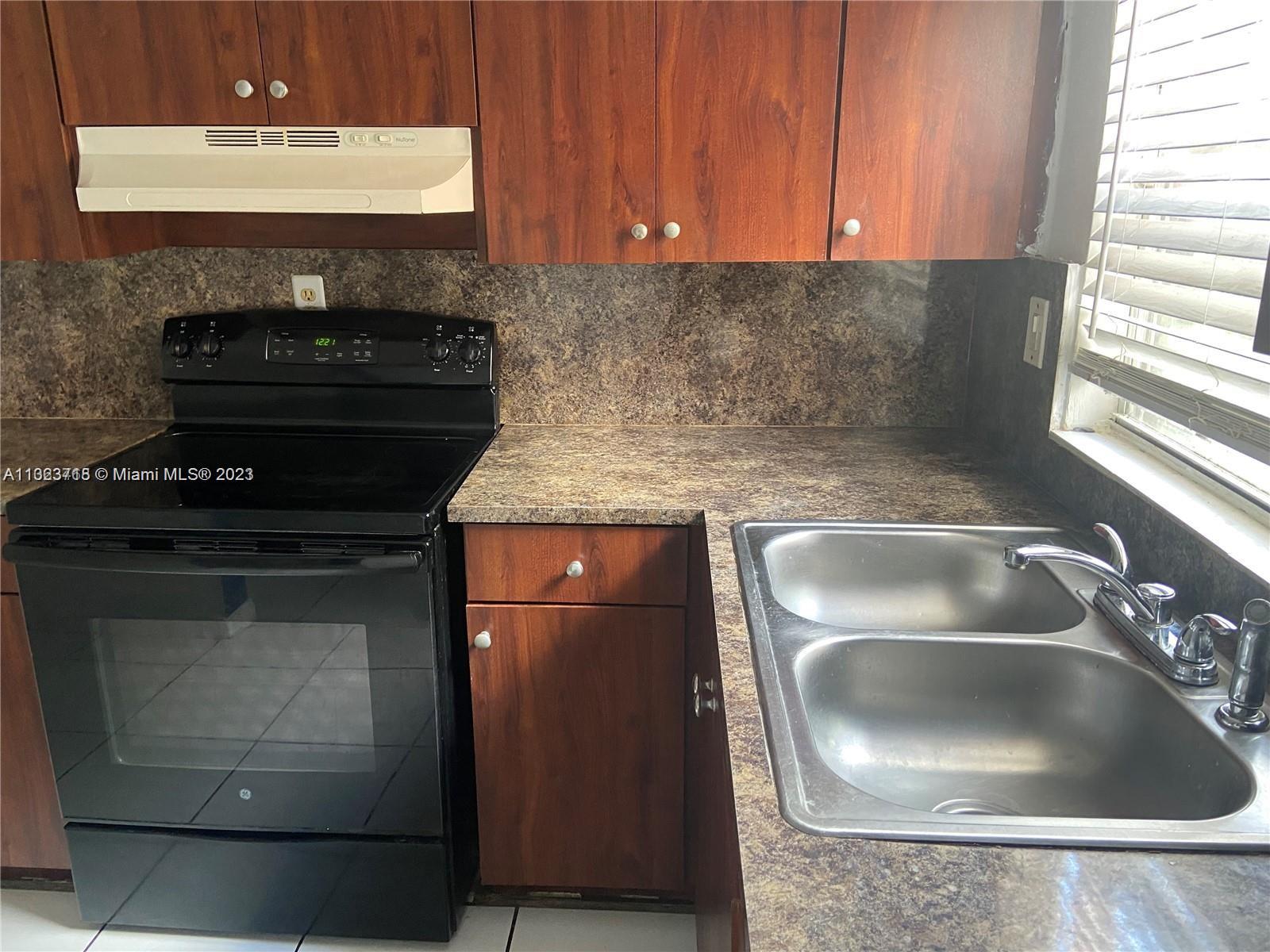 See details / 3150 sq. ft. $ 2023-01-07 0 Photo