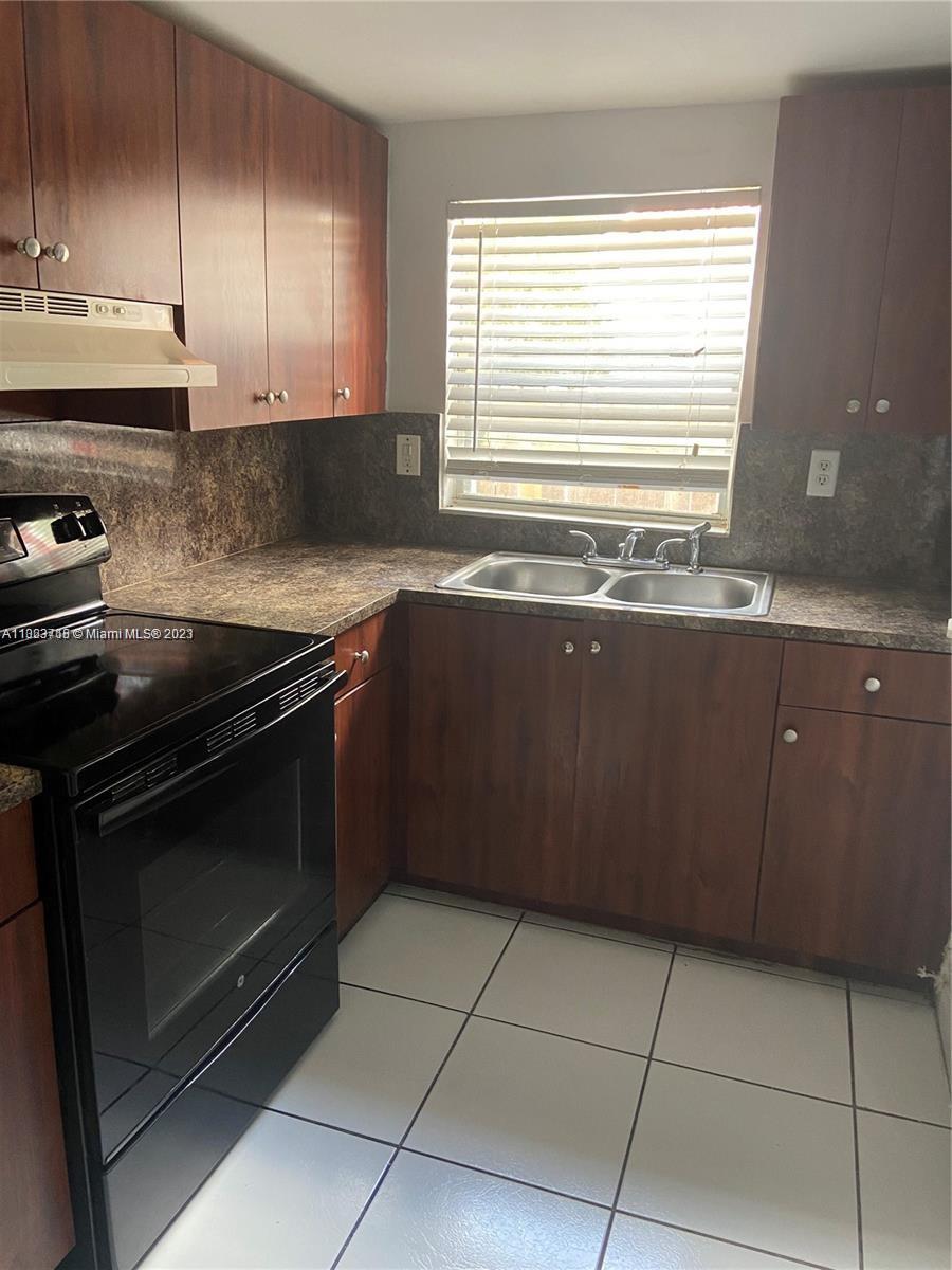 See details / 3150 sq. ft. $ 2023-01-07 0 Photo