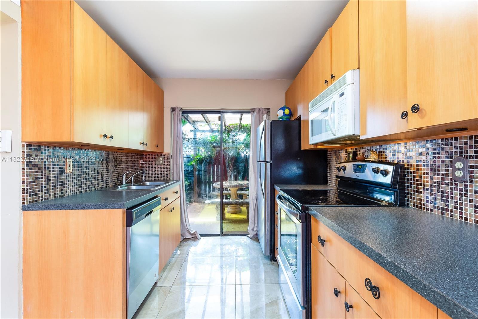 See details / 3150 sq. ft. $ 2023-01-07 0 Photo