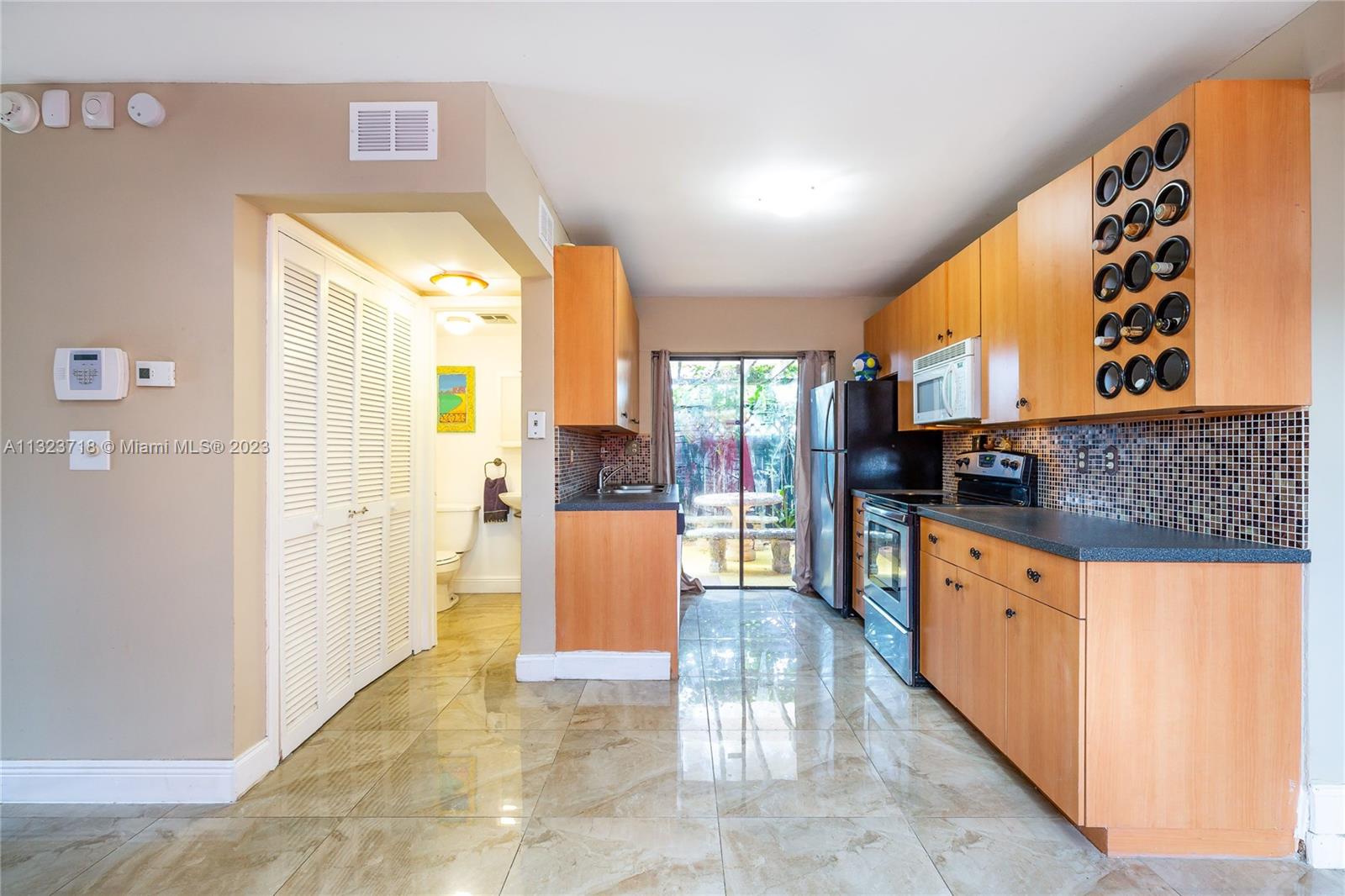 See details / 3150 sq. ft. $ 2023-01-07 0 Photo