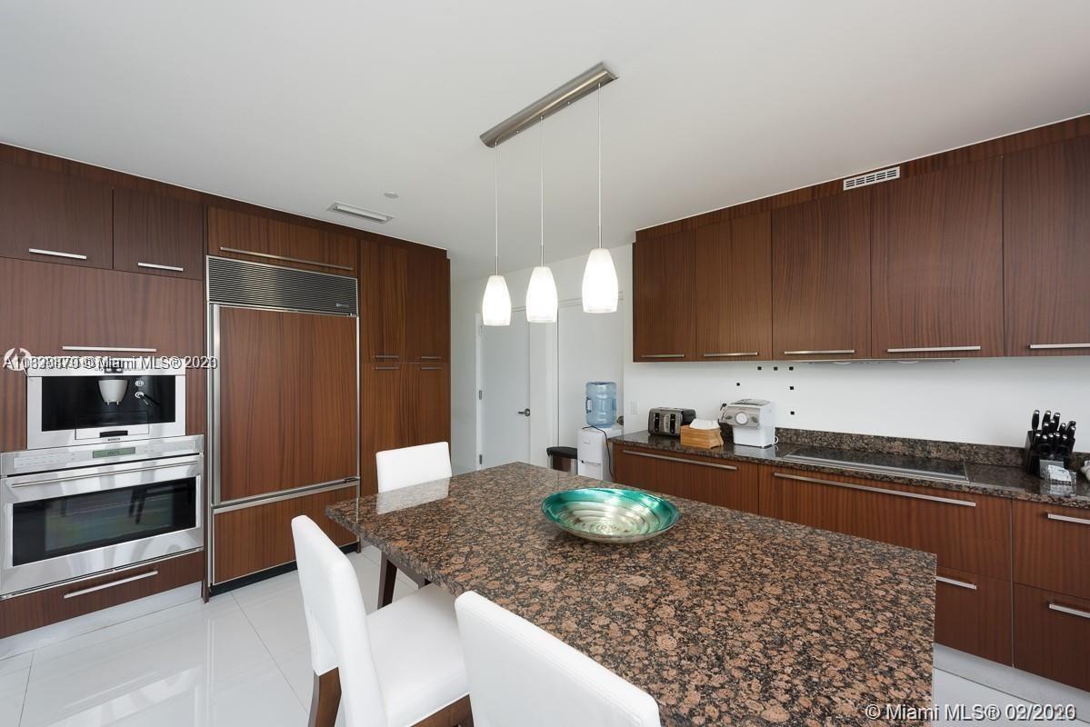 See details 2504 3 / 4 2327 sq. ft. $ 2023-01-07 0 Photo