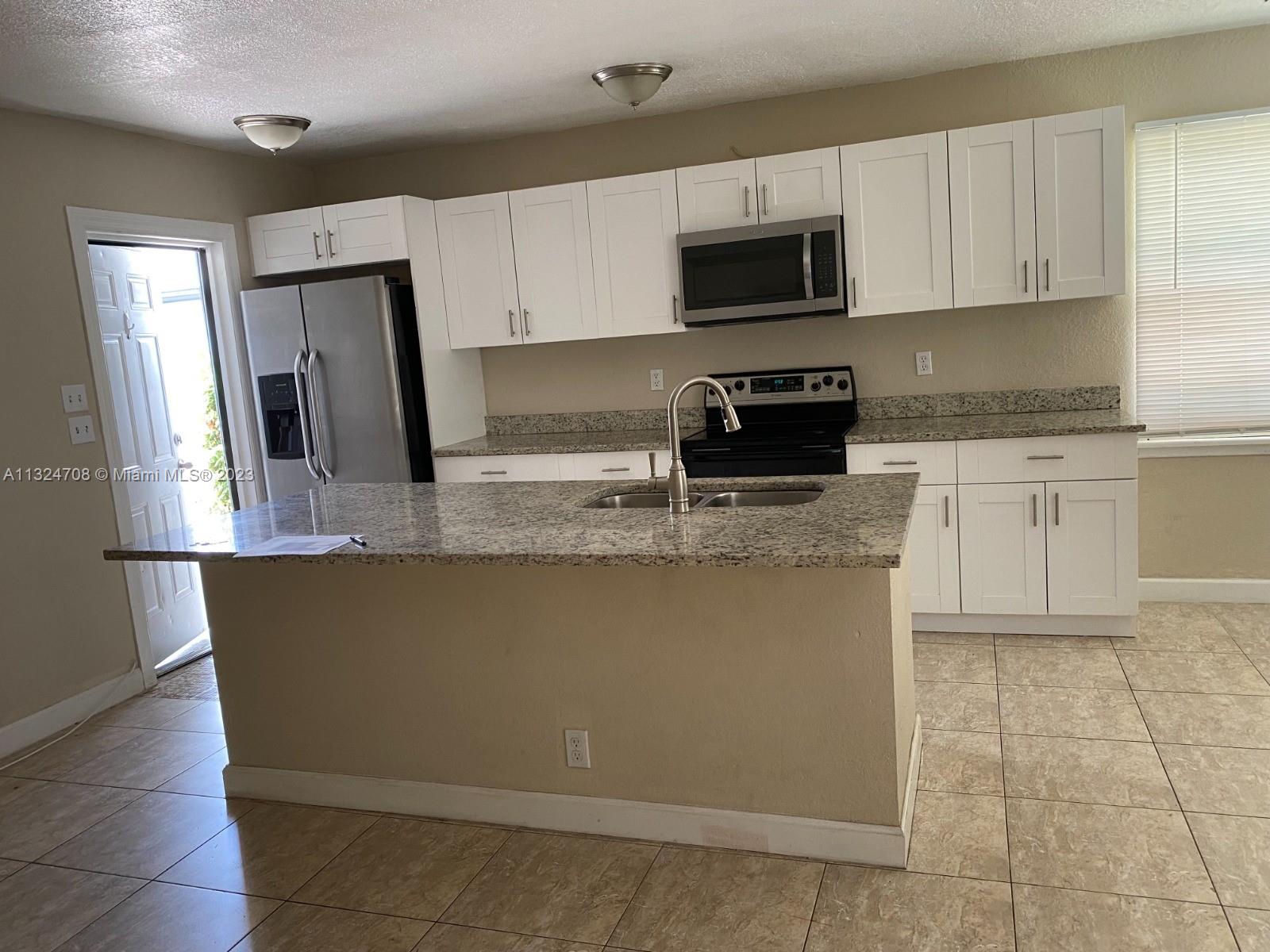 See details / 4540 sq. ft. $ 2023-01-17 0 Photo
