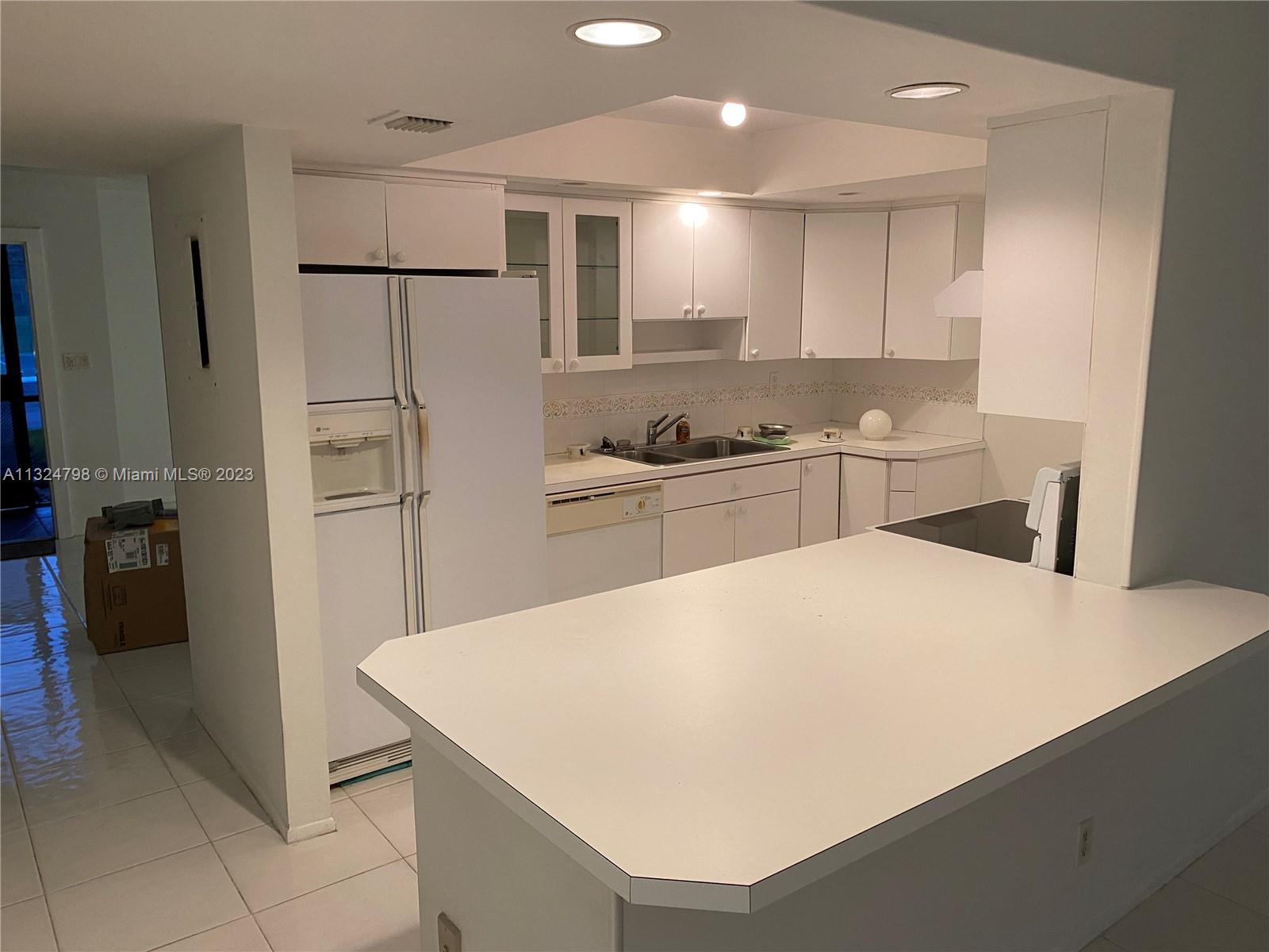 Photo of 1951 Atlantic Shores Blvd (1951), Hallandale Beach, Florida, 33009 -
