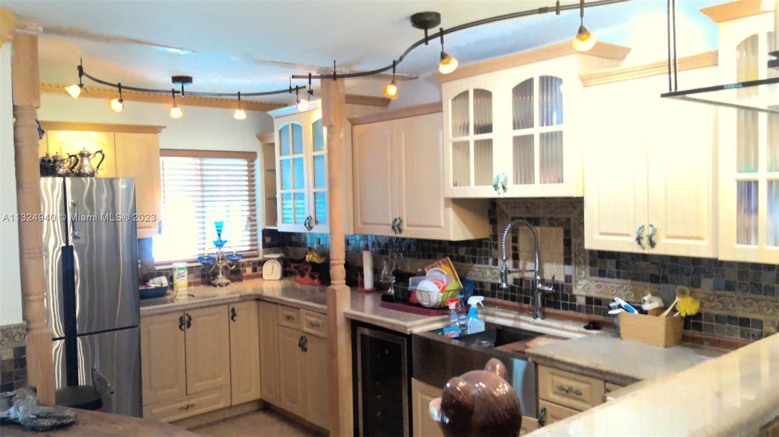 See details / 1902 sq. ft. $ 2023-01-10 0 Photo