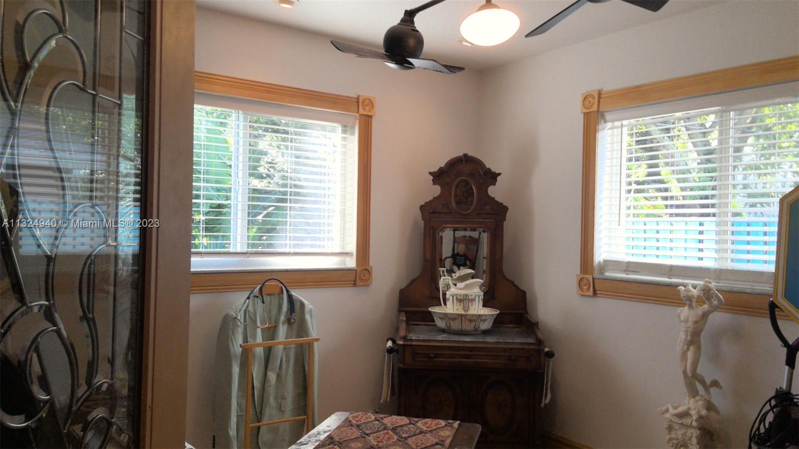See details / 1902 sq. ft. $ 2023-01-10 0 Photo