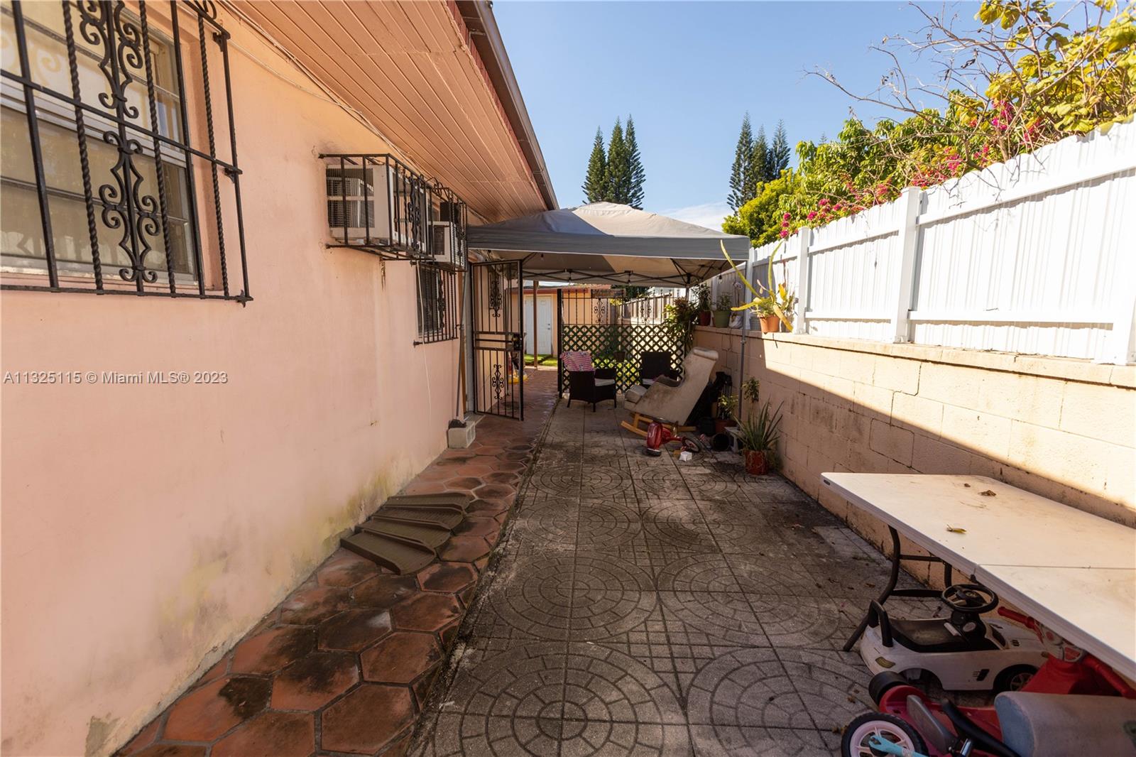 See details / 3500 sq. ft. $ 2023-01-10 0 Photo