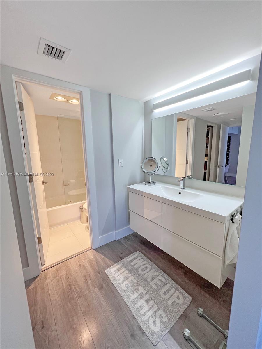Photo of 20301 Country Club Dr #2522, Aventura, Florida, 33180 -
