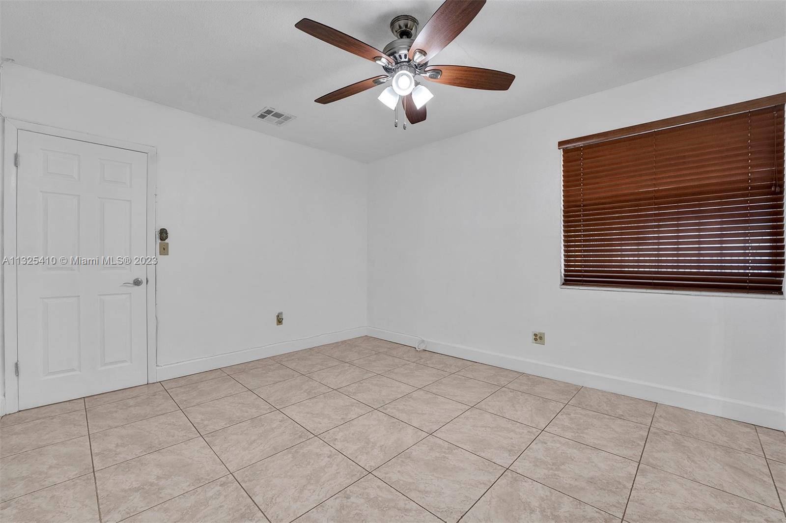 See details / 2369 sq. ft. $ 2023-01-10 0 Photo