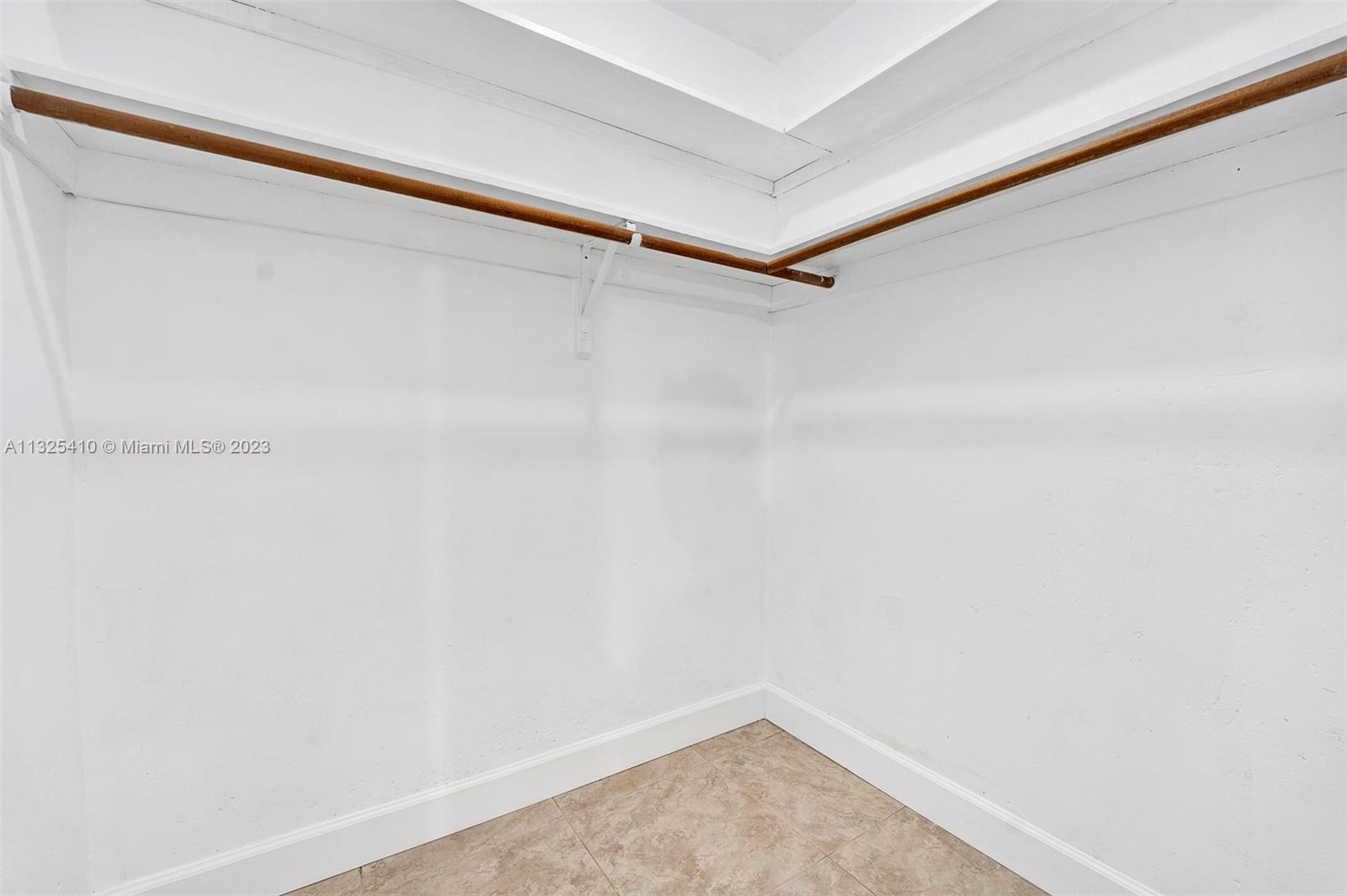 See details / 2369 sq. ft. $ 2023-01-10 0 Photo