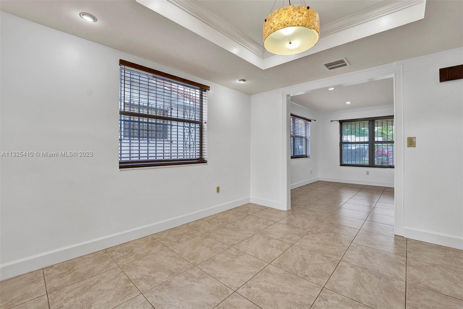 See details / 2369 sq. ft. $ 2023-01-10 0 Photo