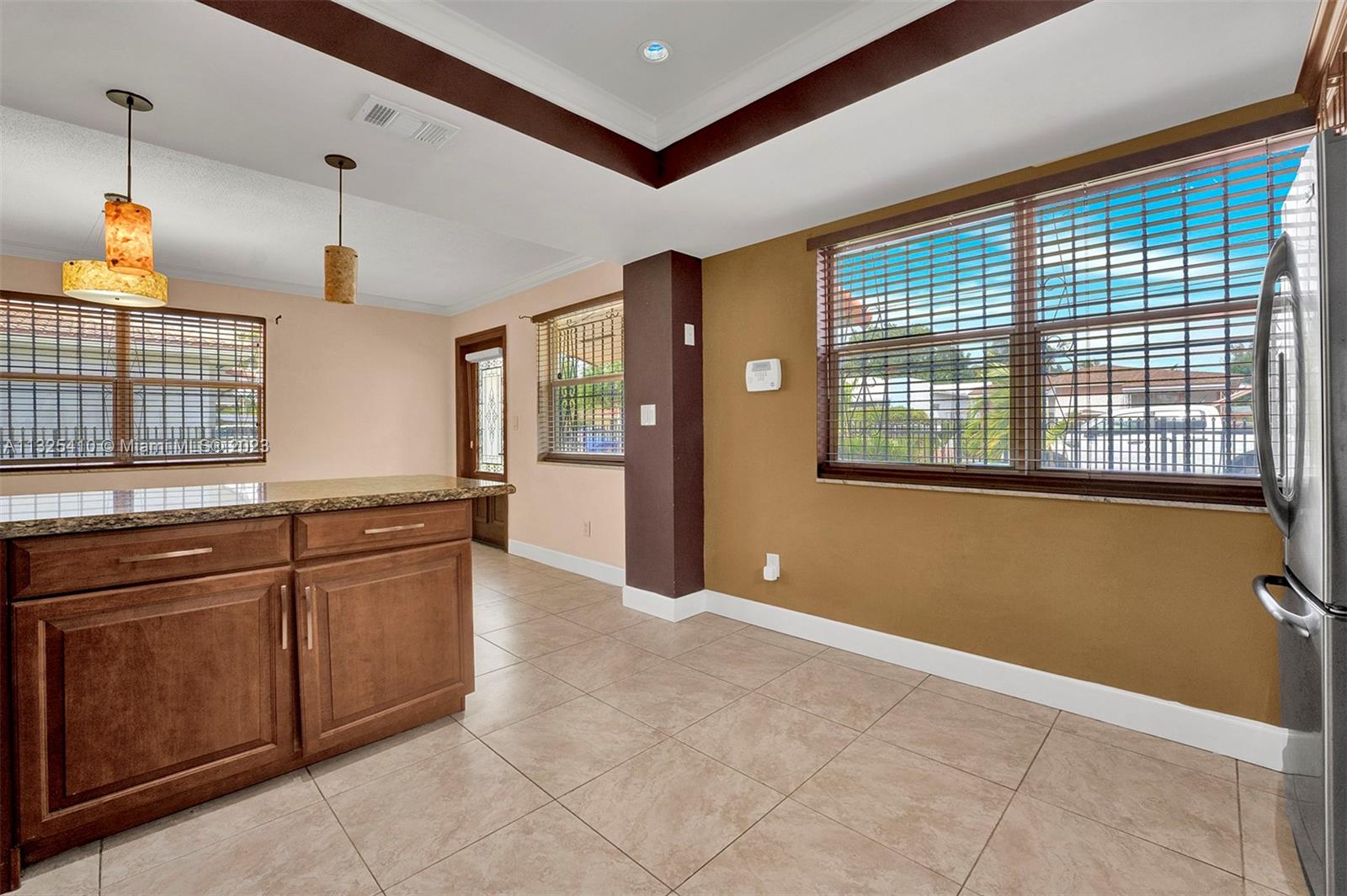 See details / 2369 sq. ft. $ 2023-01-10 0 Photo