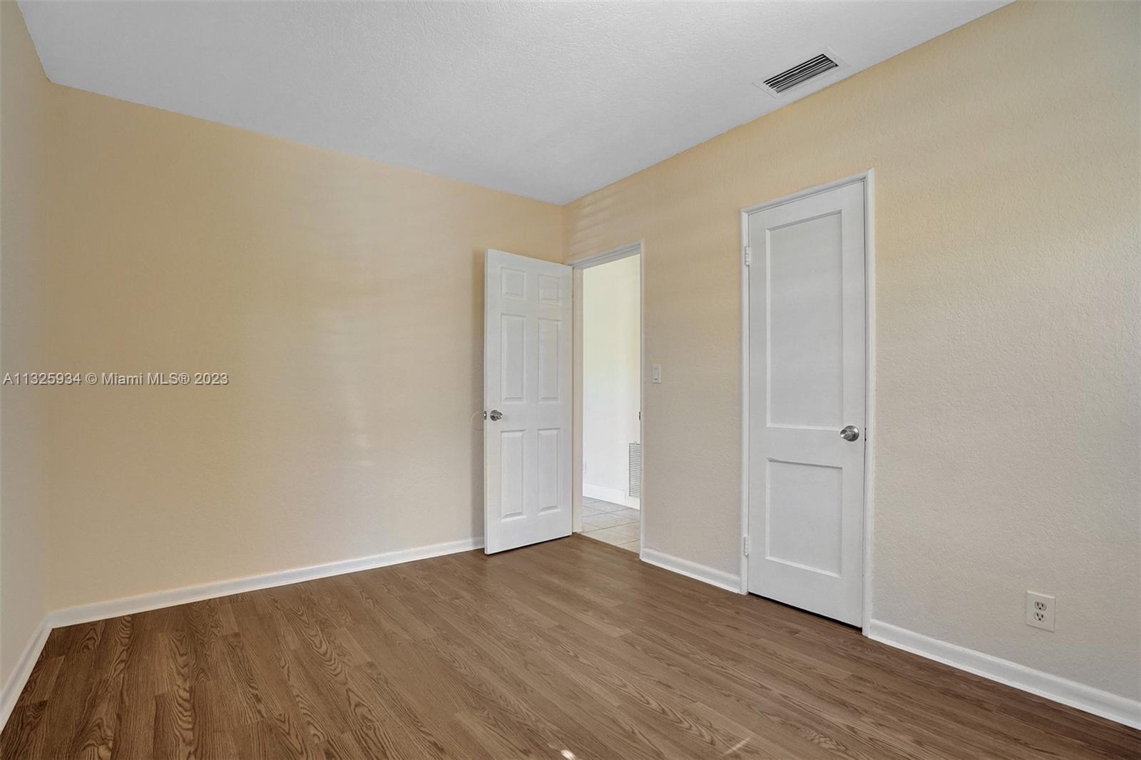 See details / sq. ft. $ 2023-01-11 0 Photo