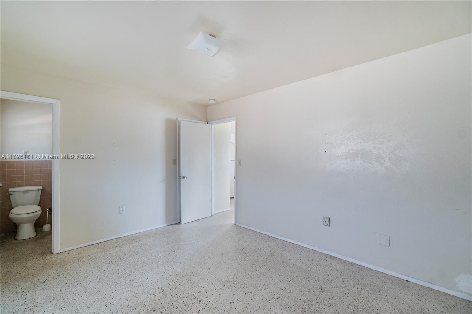 See details / 2294 sq. ft. $ 2023-01-12 0 Photo