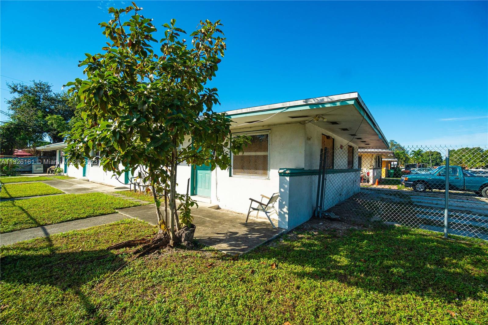 See details / 2294 sq. ft. $ 2023-01-12 0 Photo