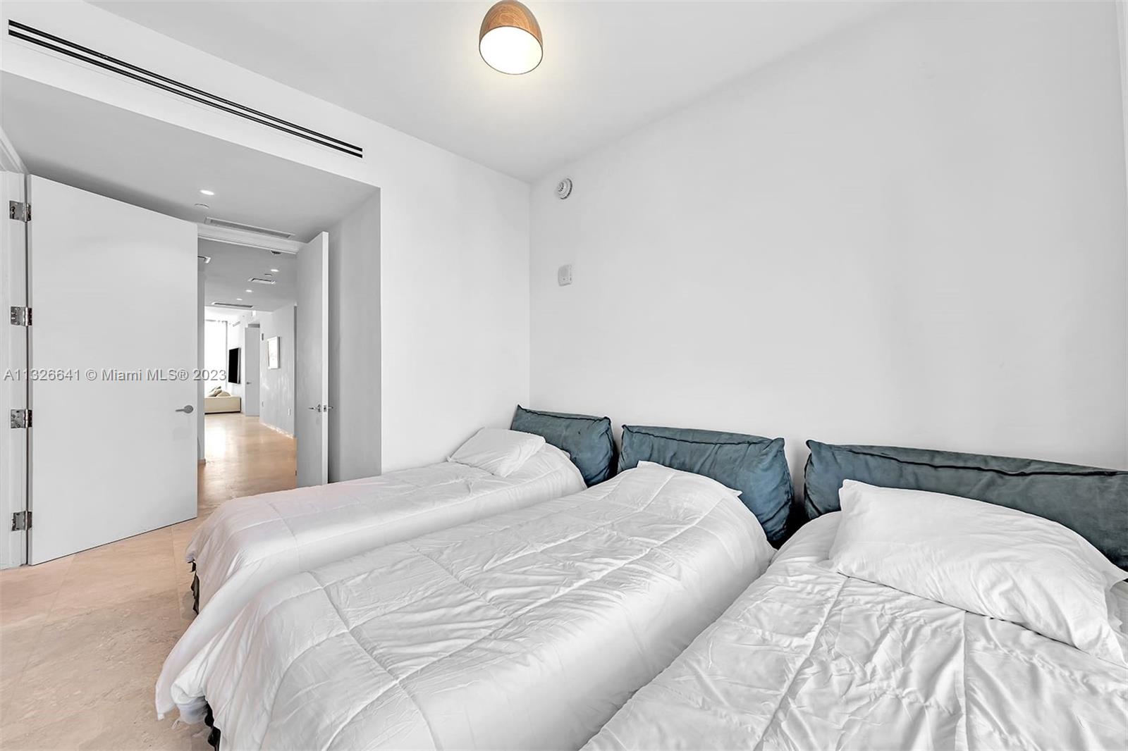 See details 703 2 / 3 1447 sq. ft. $ 2023-01-12 0 Photo