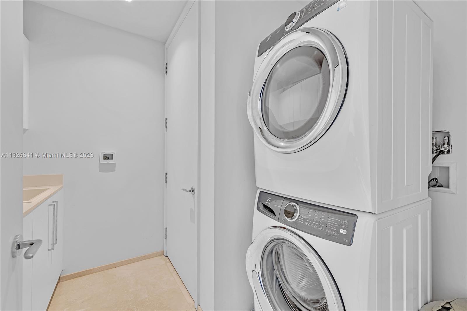 See details 703 2 / 3 1447 sq. ft. $ 2023-01-12 0 Photo