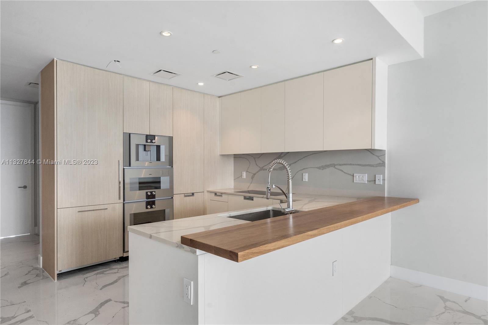 Ver detalles 3803 2 / 3 1447 sq. ft. $ 2023-01-16 0 foto