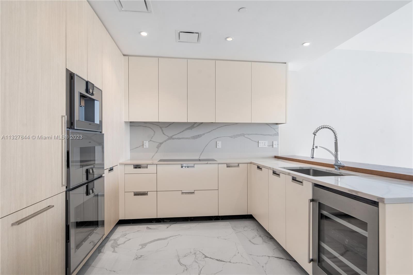 Ver detalles 3803 2 / 3 1447 sq. ft. $ 2023-01-16 0 foto