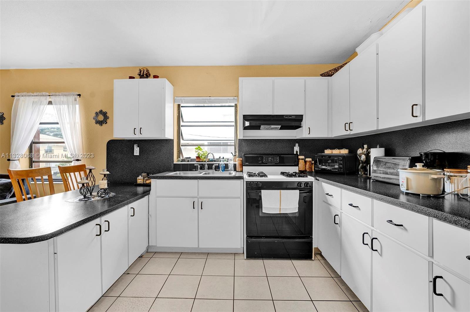 See details / 2163 sq. ft. $ 2023-01-16 0 Photo