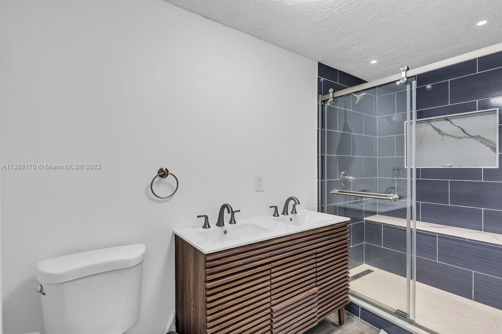 See details / 3008 sq. ft. $ 2023-01-16 0 Photo