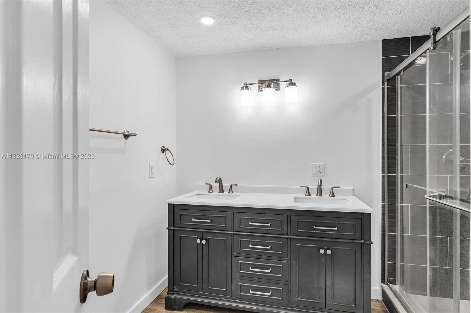 See details / 3008 sq. ft. $ 2023-01-16 0 Photo