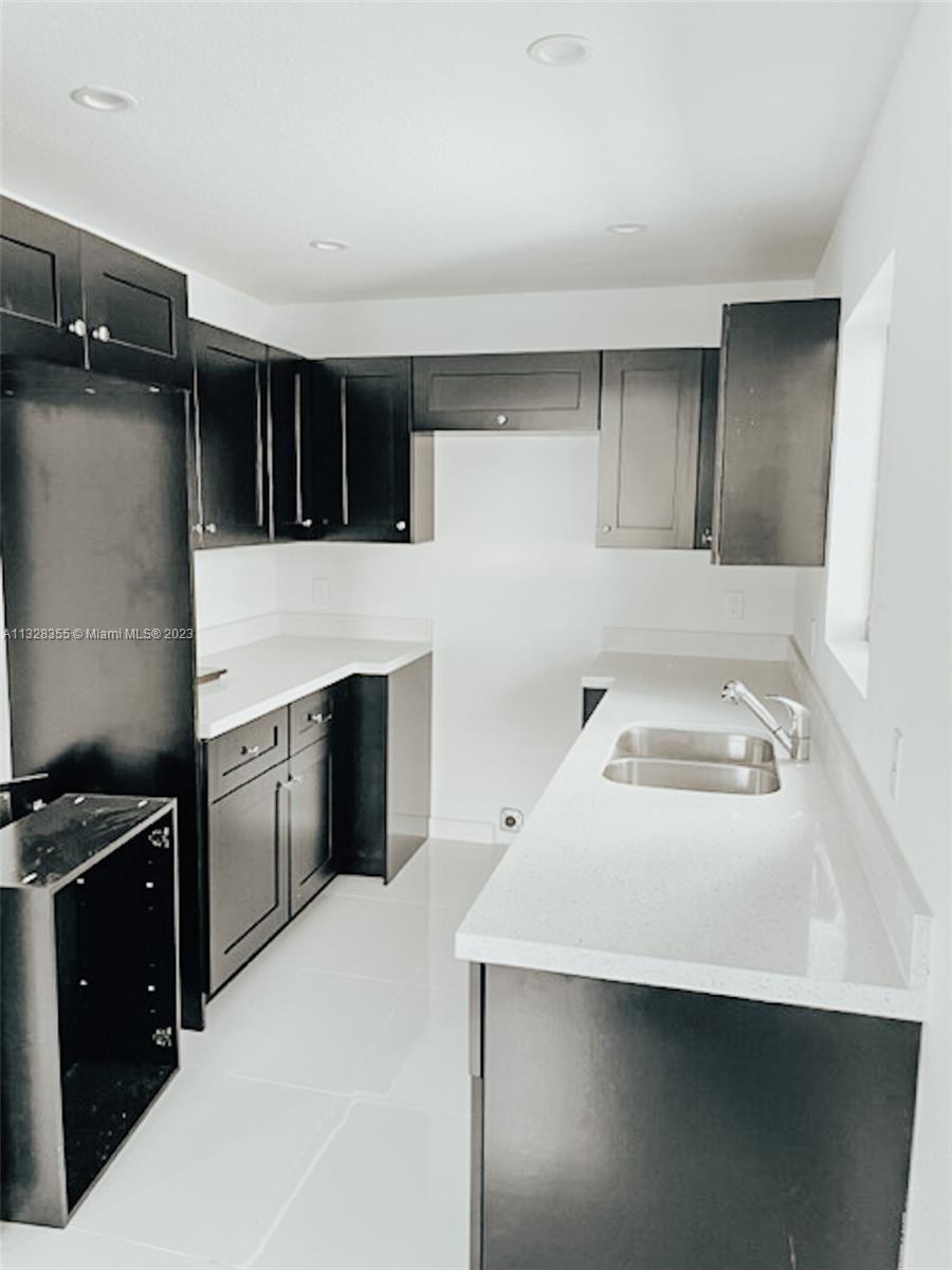 See details / 2300 sq. ft. $ 2023-01-17 0 Photo