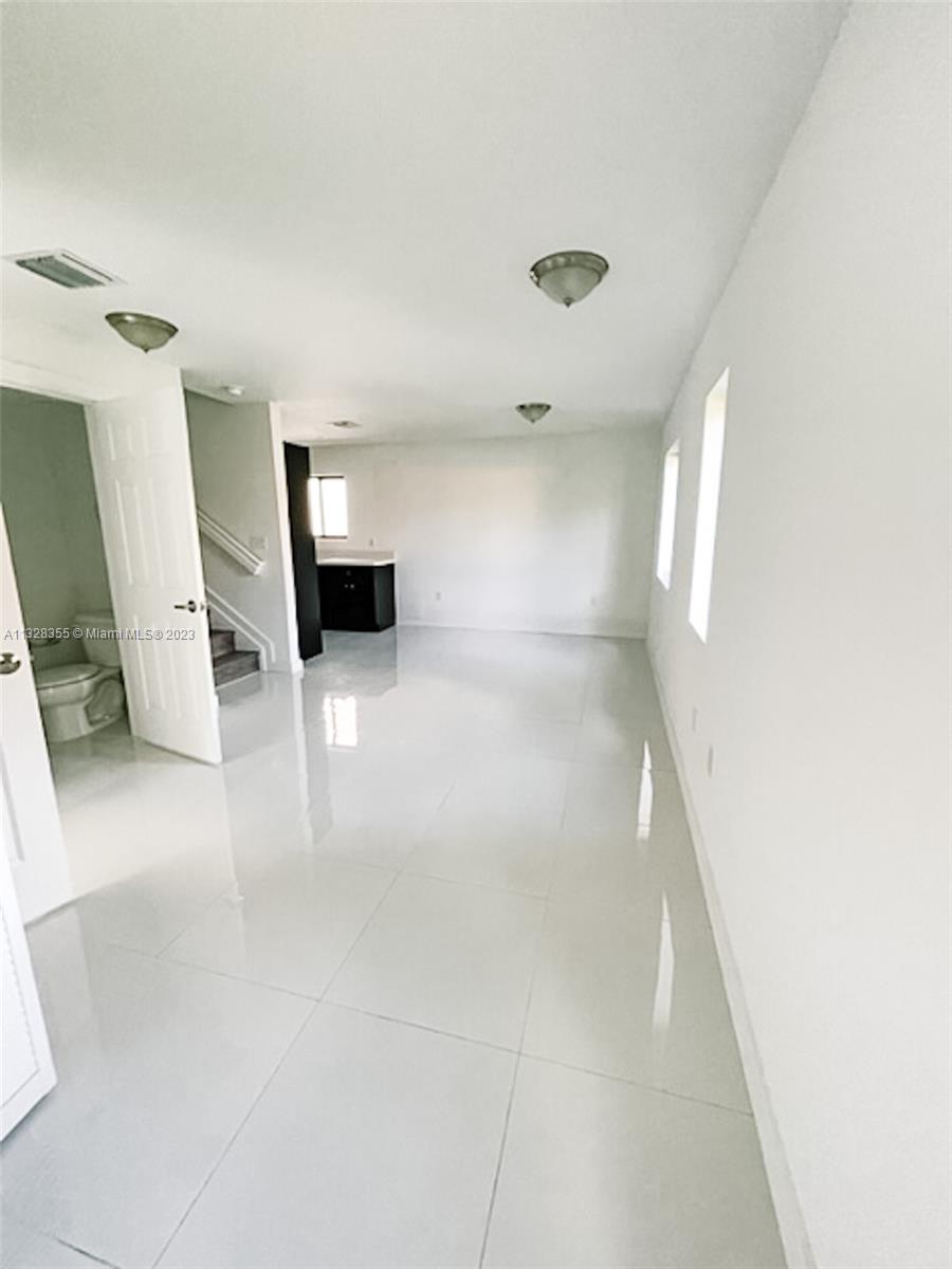 See details / 2300 sq. ft. $ 2023-01-17 0 Photo