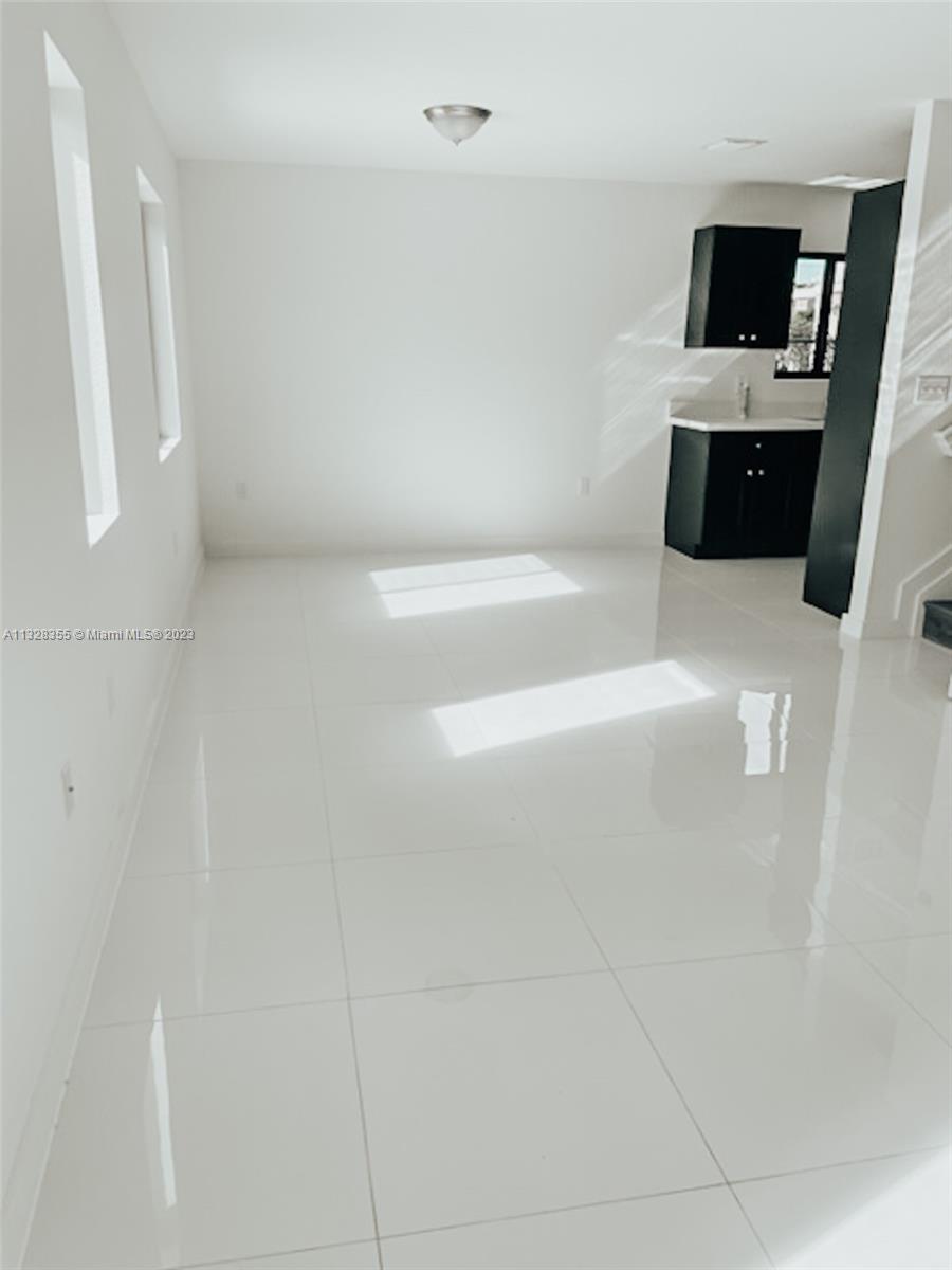 See details / 2300 sq. ft. $ 2023-01-17 0 Photo