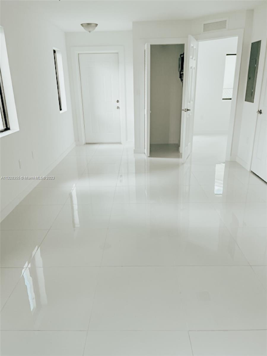 See details / 2300 sq. ft. $ 2023-01-17 0 Photo