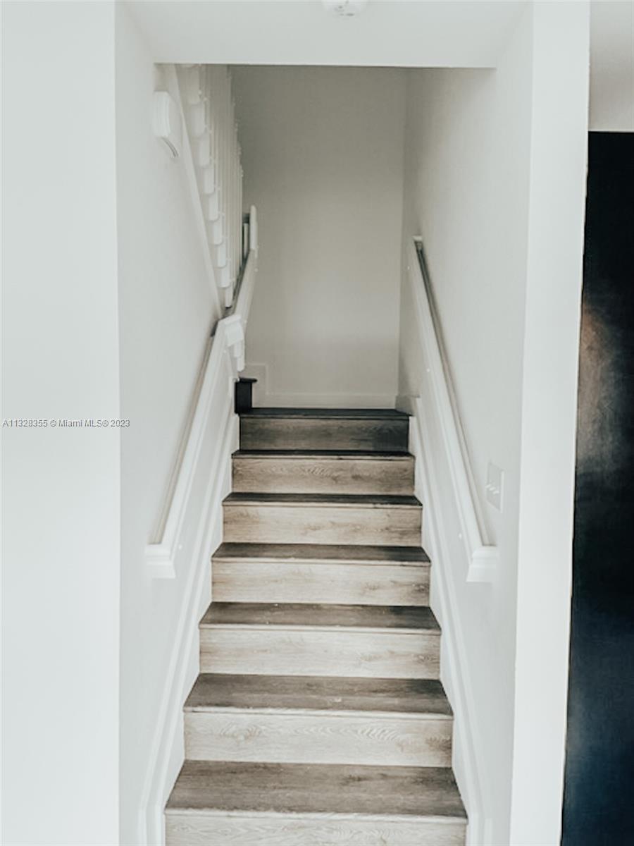 See details / 2300 sq. ft. $ 2023-01-17 0 Photo