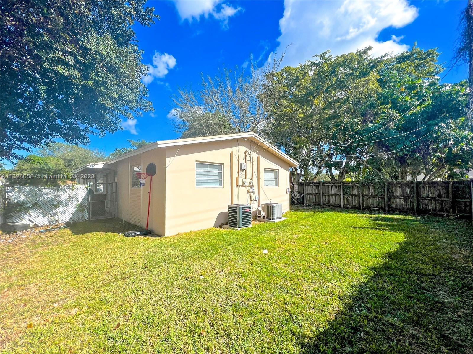 See details / 1983 sq. ft. $ 2023-01-17 0 Photo