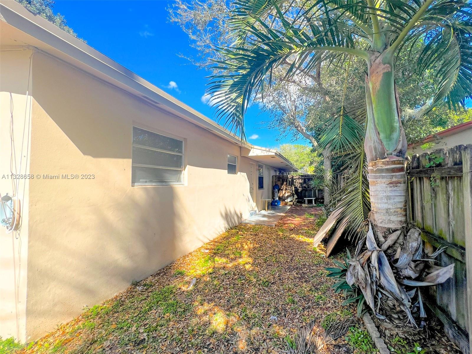 See details / 1983 sq. ft. $ 2023-01-17 0 Photo