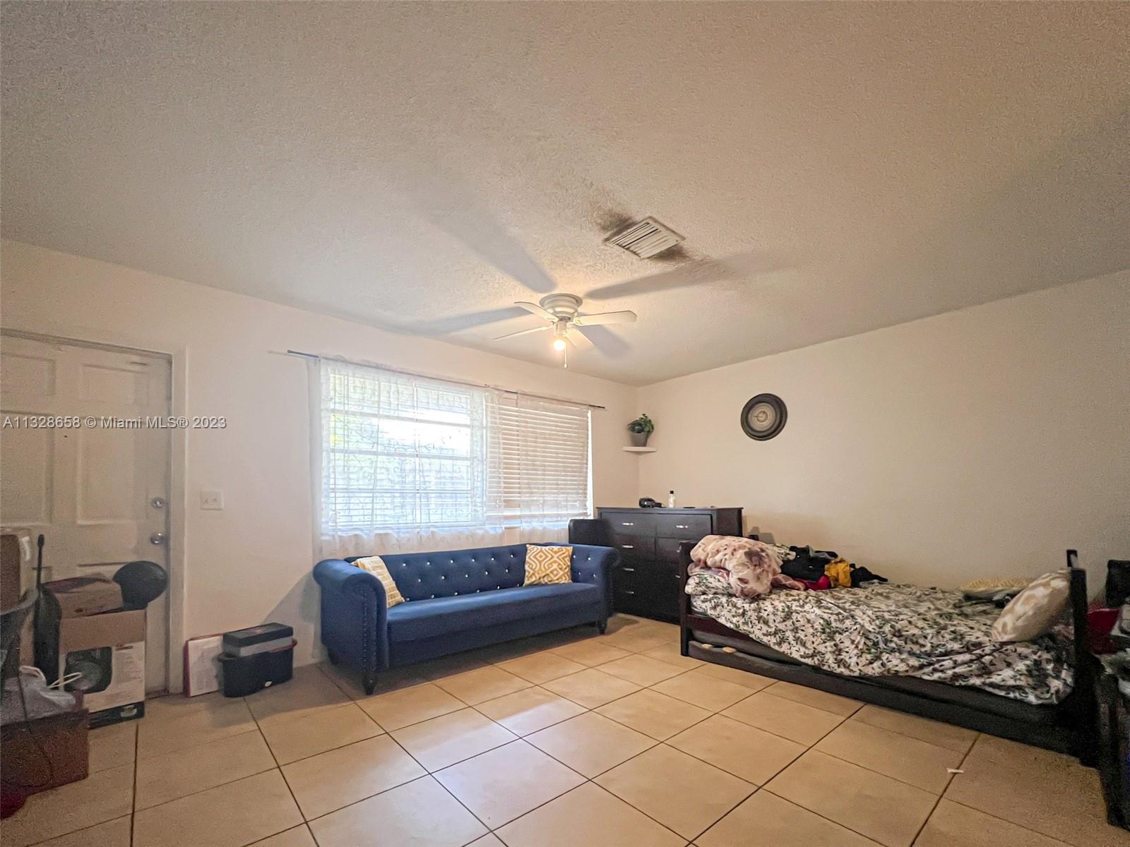 See details / 1983 sq. ft. $ 2023-01-17 0 Photo