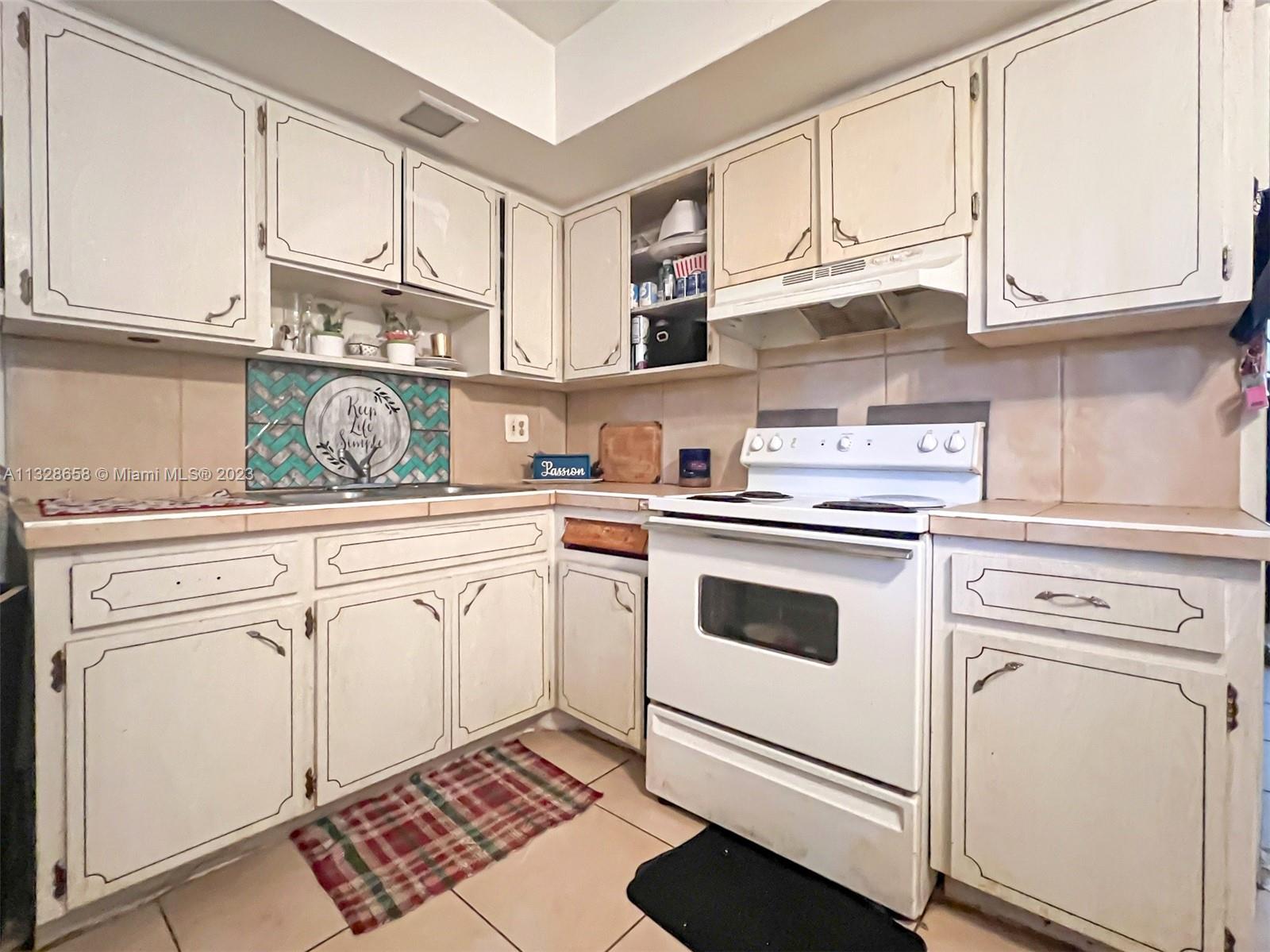 See details / 1983 sq. ft. $ 2023-01-17 0 Photo