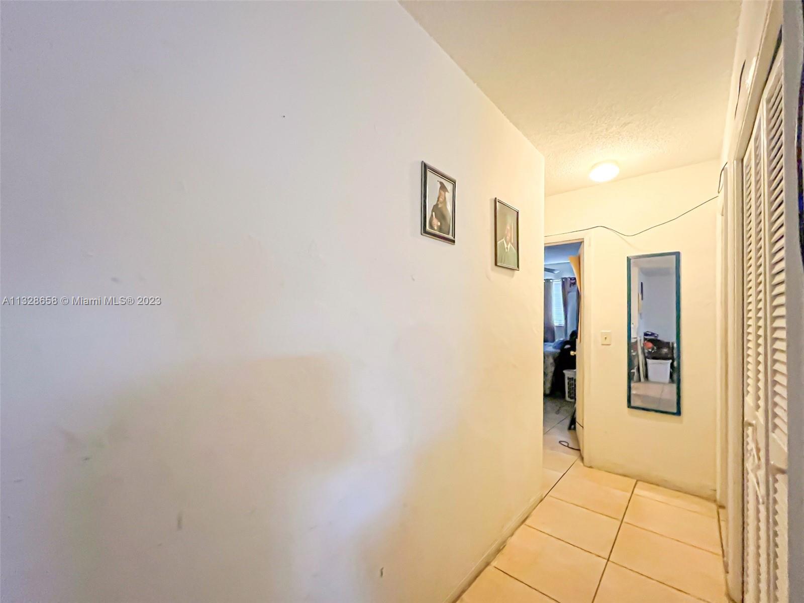 See details / 1983 sq. ft. $ 2023-01-17 0 Photo