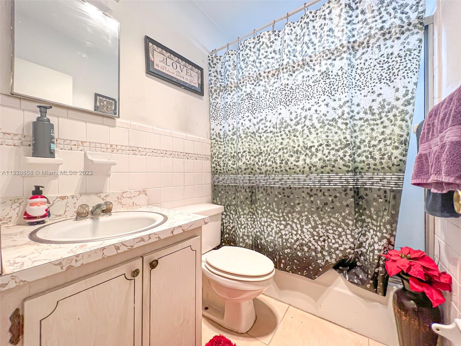 See details / 1983 sq. ft. $ 2023-01-17 0 Photo