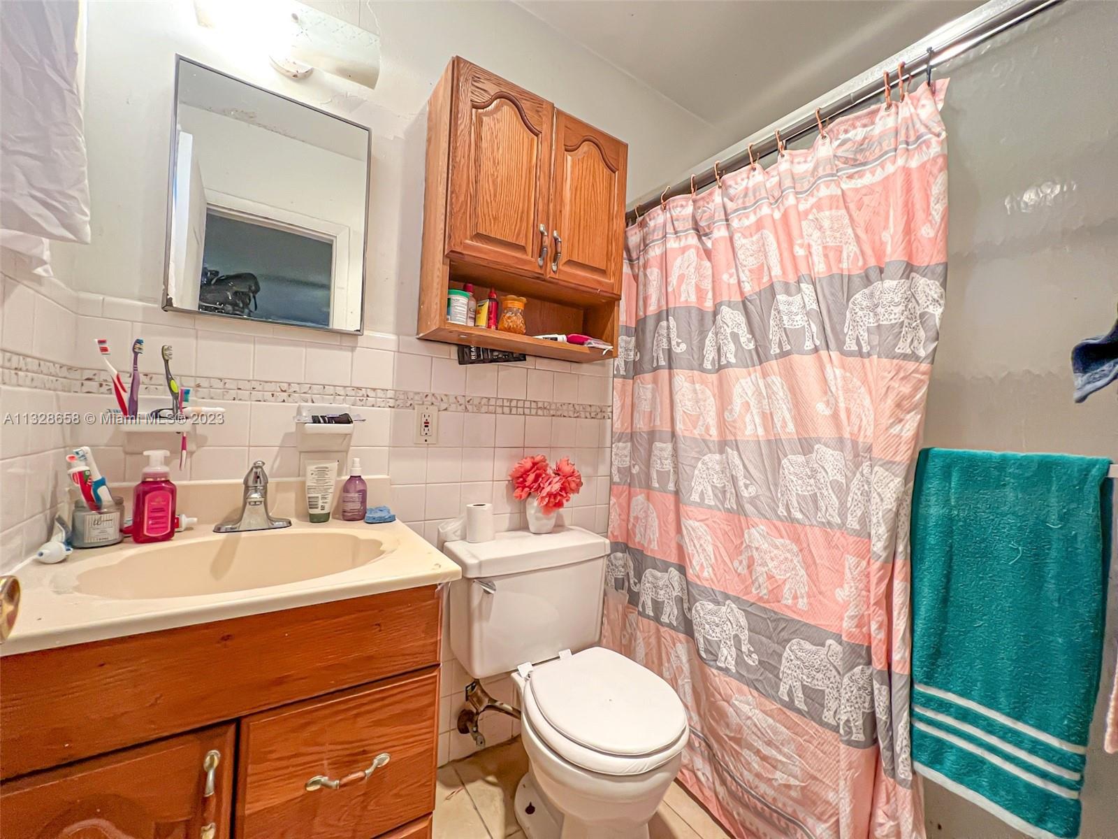 See details / 1983 sq. ft. $ 2023-01-17 0 Photo