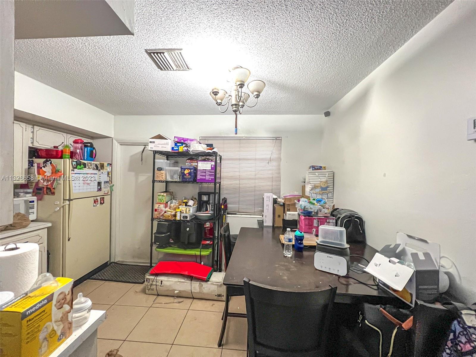 See details / 1983 sq. ft. $ 2023-01-17 0 Photo