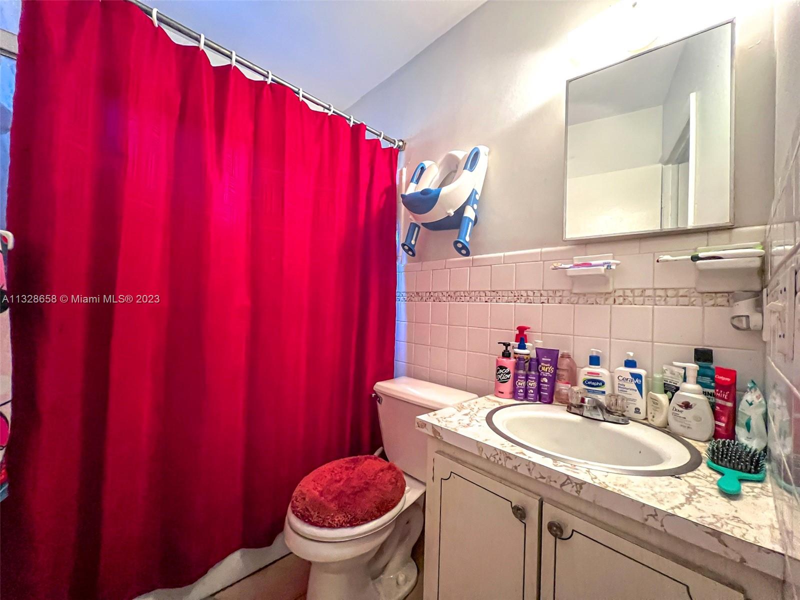 See details / 1983 sq. ft. $ 2023-01-17 0 Photo