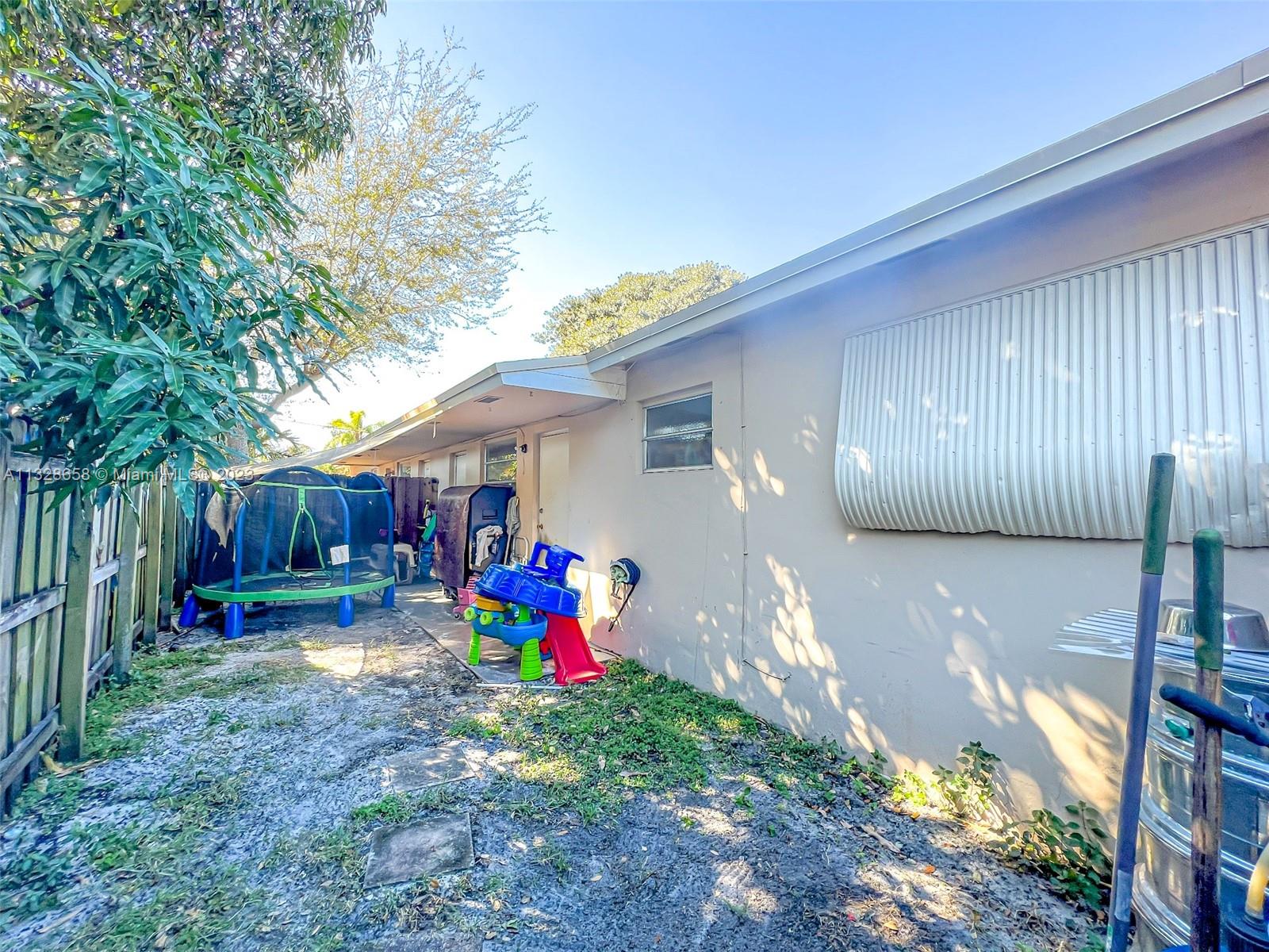 See details / 1983 sq. ft. $ 2023-01-17 0 Photo